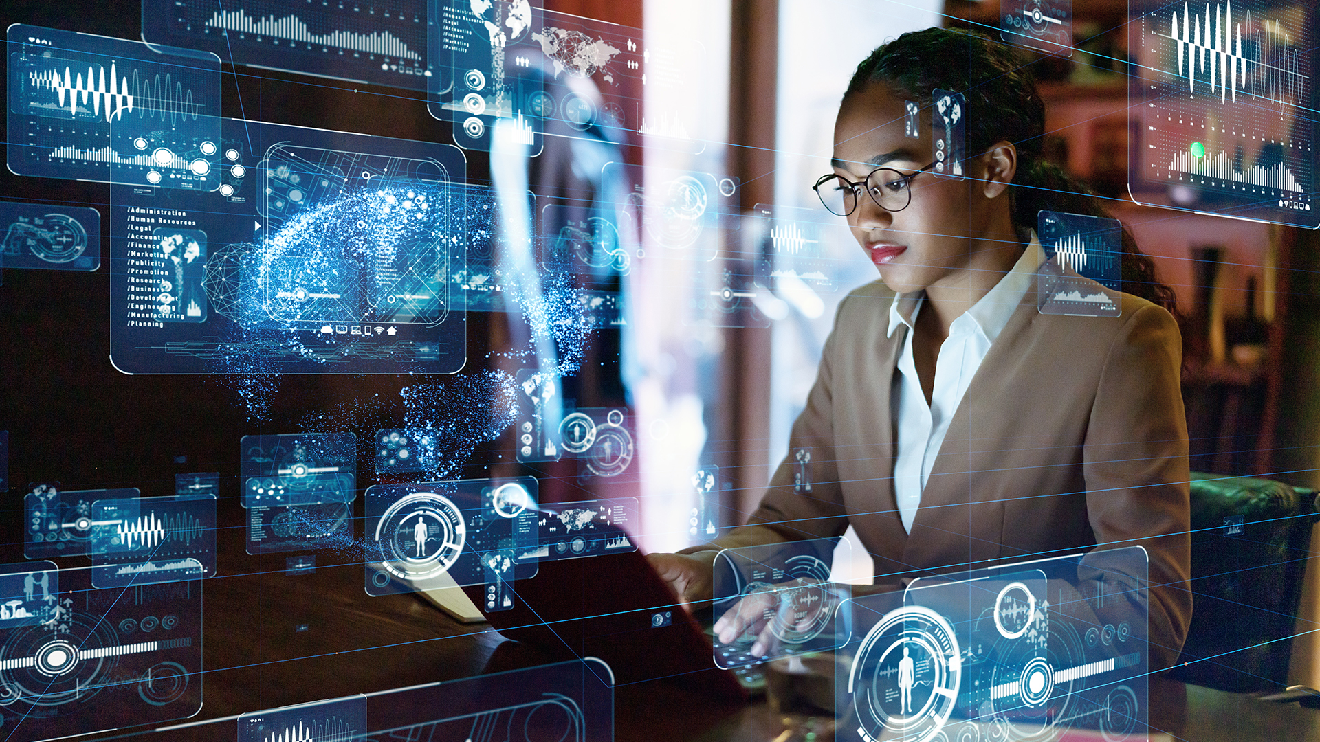 L’image représente une jeune femme noir tapant au clavier, entourée de diagrammes techniques translucides.