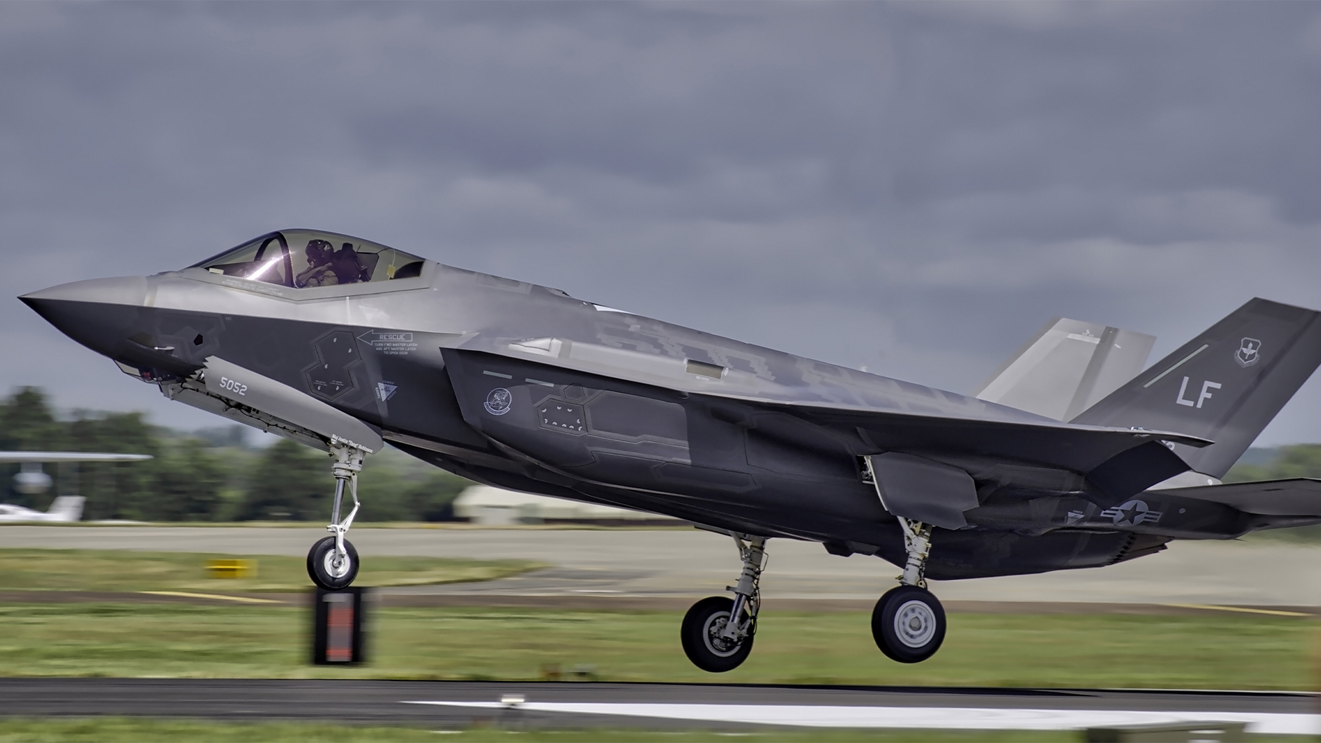 PO_F-35TakingOff