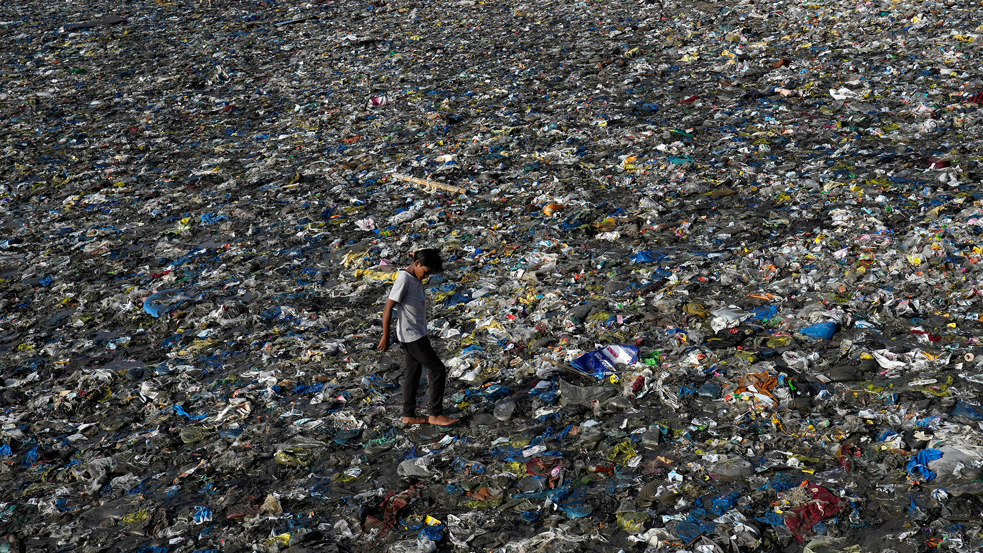 Plastic-waste-dumping