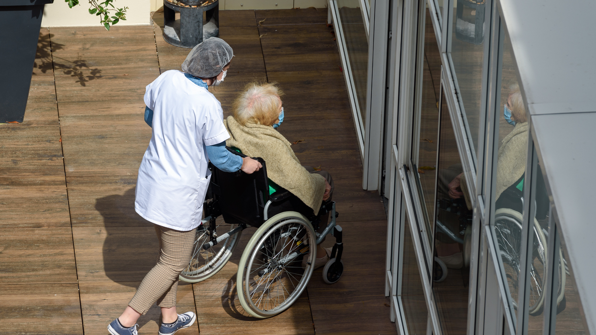 Soins-de-longue-duree-le-personnel-soignant-est-un-facteur-cle
