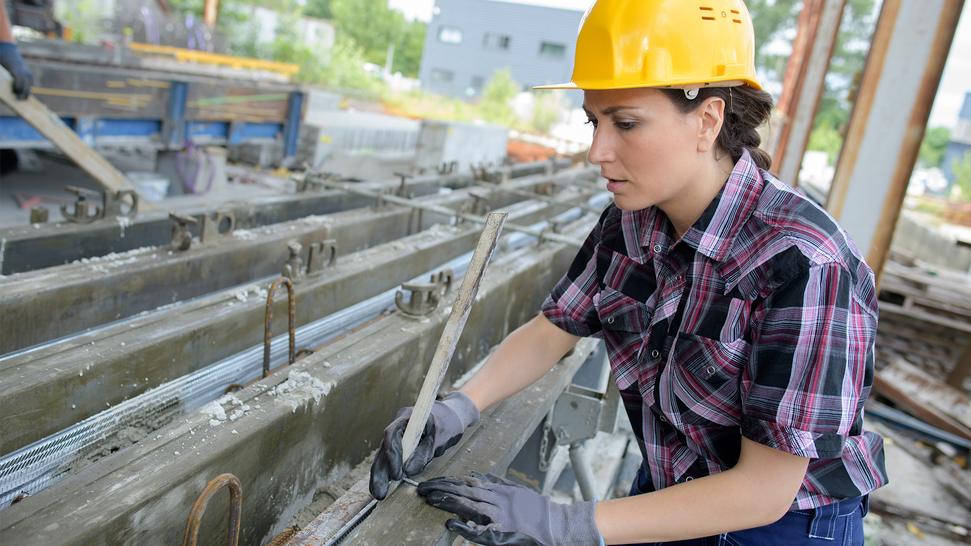 Women-make-less-in-skilled-trades-even-in-female-dominated-fields