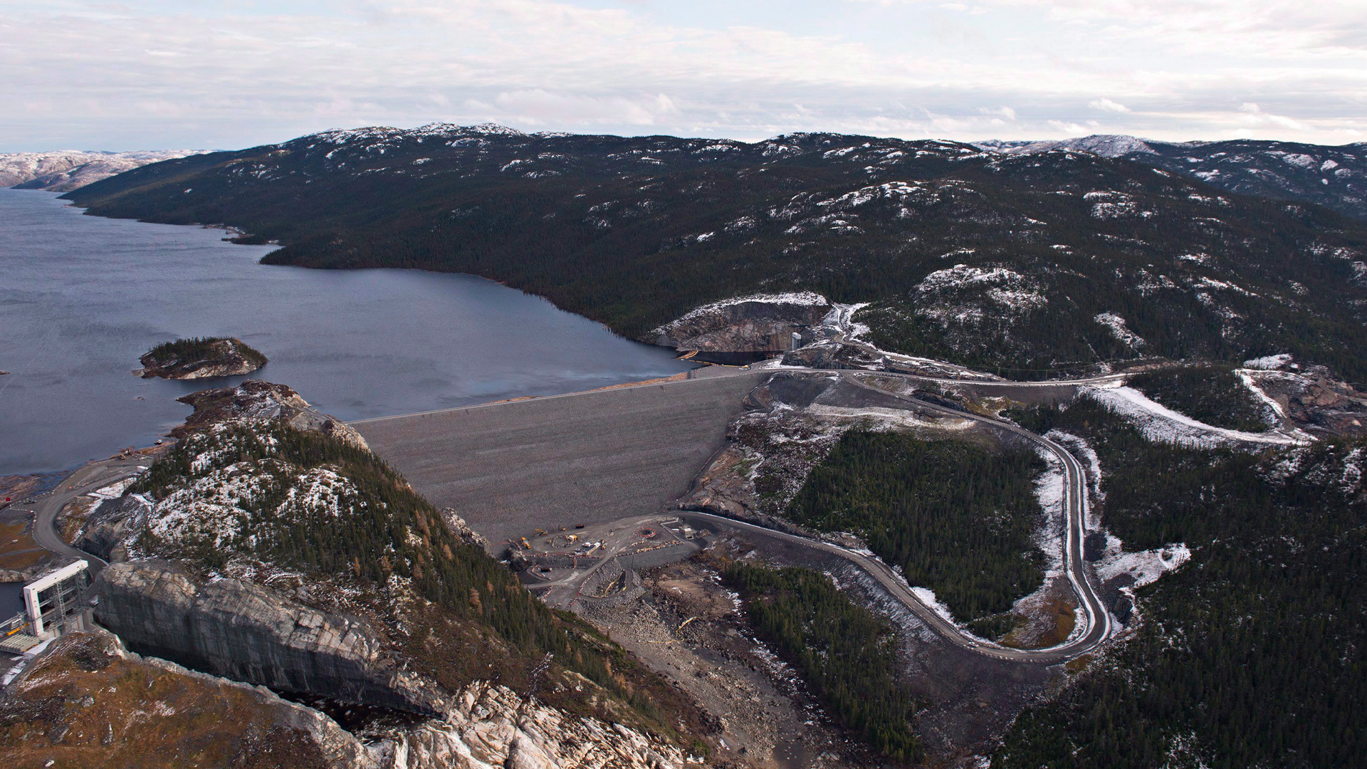 Wordpress-Governments-more-ambitious-than-Canadians-on-electrification