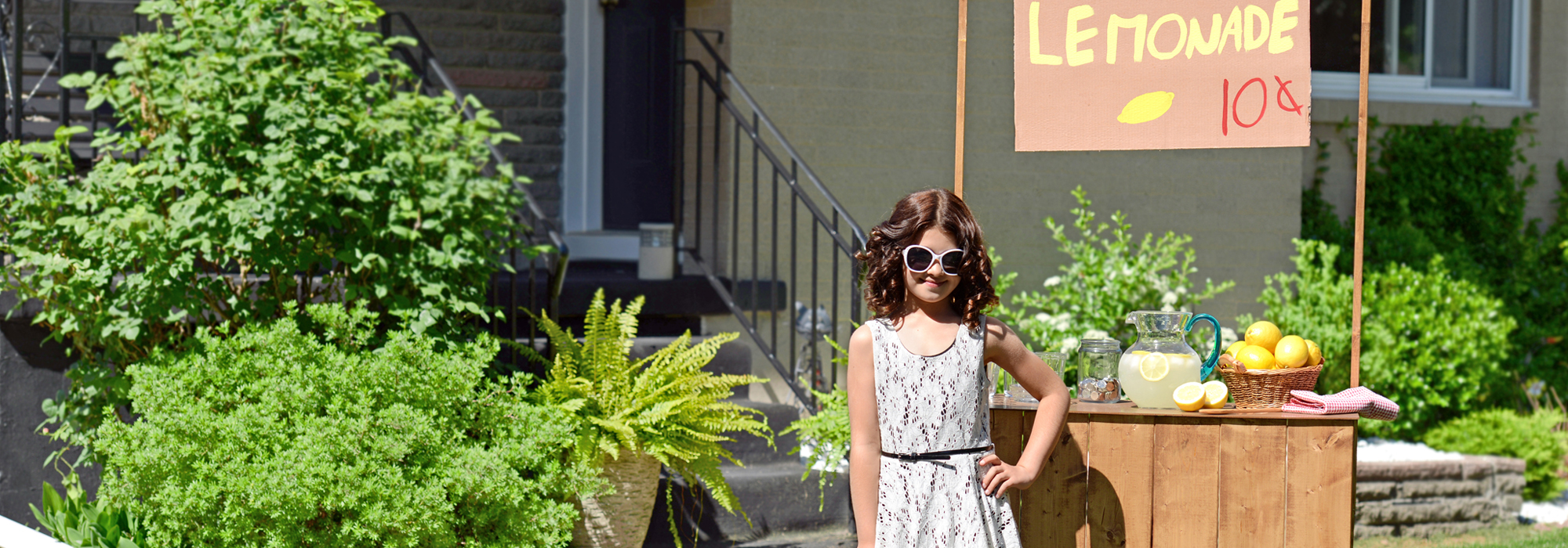 lemonade-stand-with-girl-1