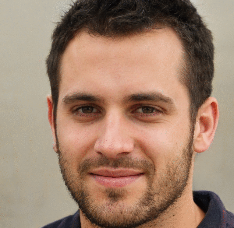 Daniel Robson headshot.