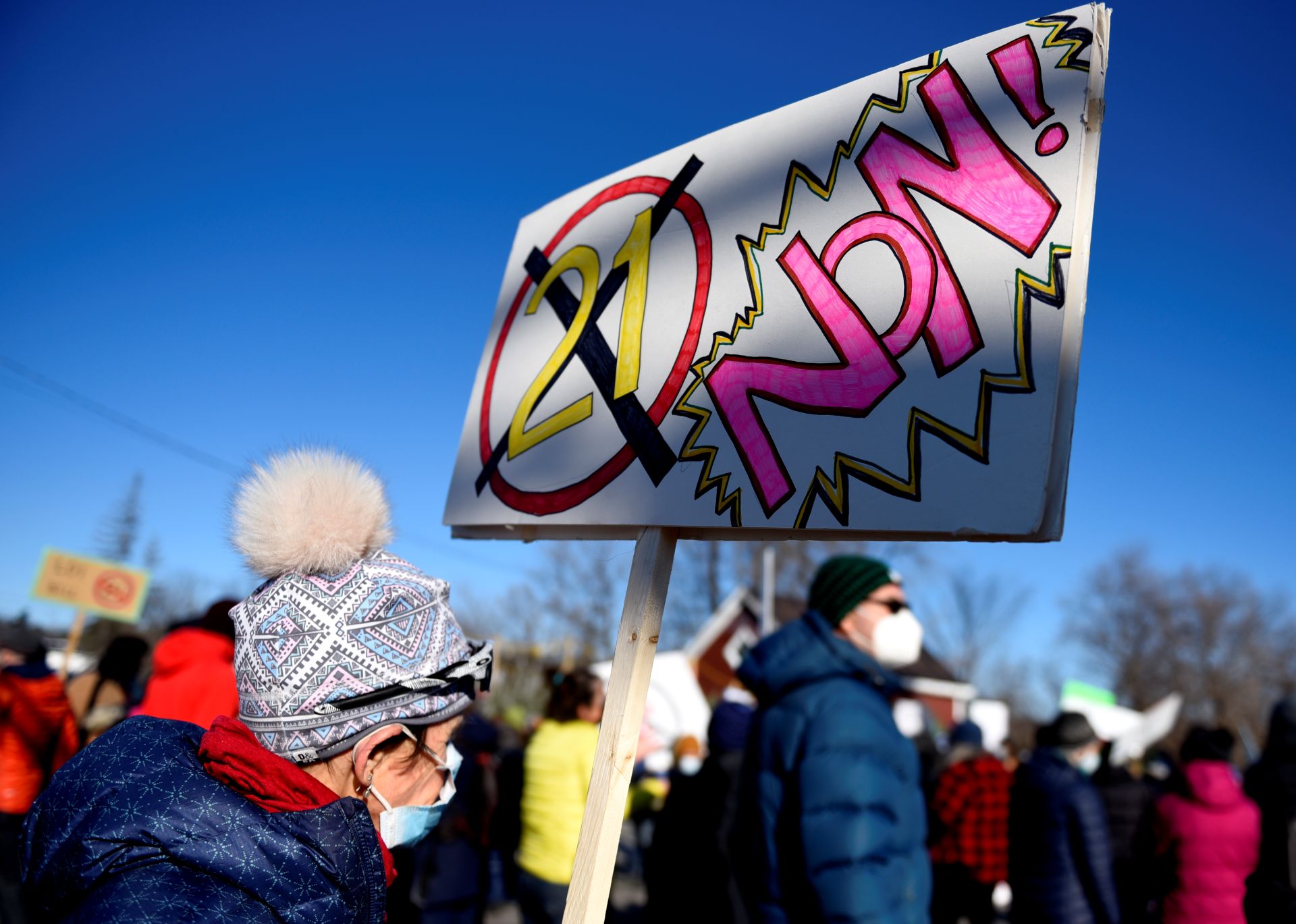 One big sign says “ Non!” with “21” in a red circle with a black x across it.