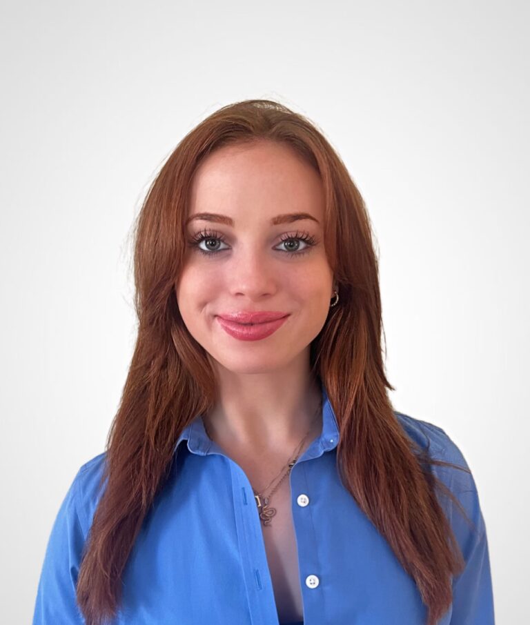 Naomi Abramovich headshot