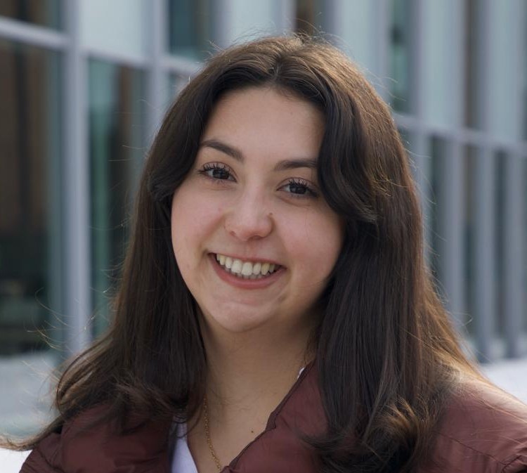 Olivia Integlia headshot